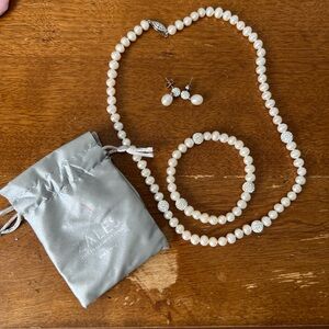 Zales Pearl set
